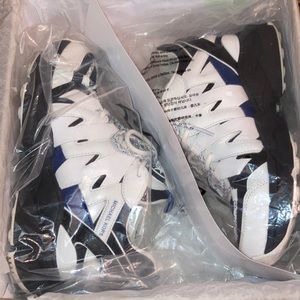 MK 💙 “ HERO TRAINER “ 💙👟